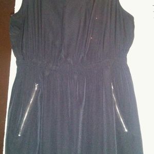 Black sleeveless dress